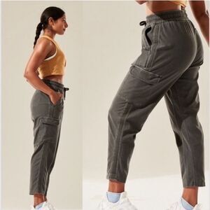 Athleta Farallon Cargo Crop – Gray Organic Cotton Utility Pant, Size 6